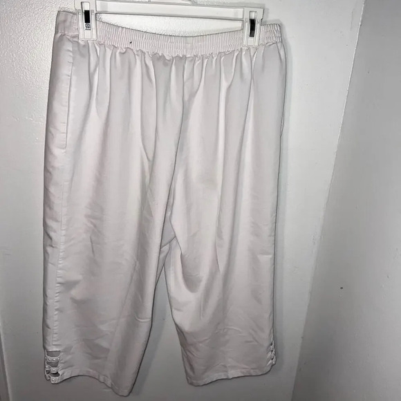 Alfred Dunner,12P, elastic rear slant front pockets cut-out beaded hem Capri - Picture 1 of 6